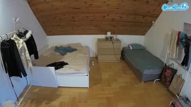 voyeurcam-julmodels-greybed-3