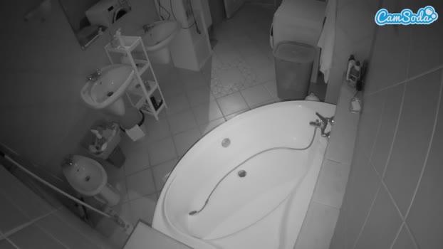 voyeurcam-julmodels-bath-1st-1