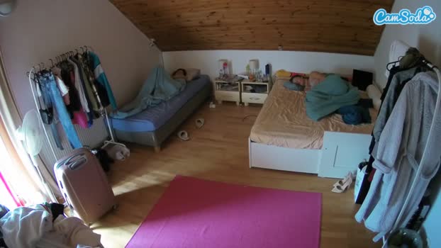 voyeurcam-julmodels-whitebed-1 CamSoda 15-10-2023