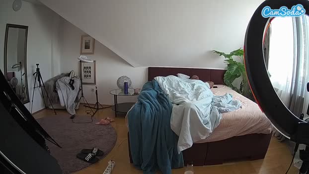 voyeurcam-julmodels-whitebed-6 CamSoda 17-10-2023