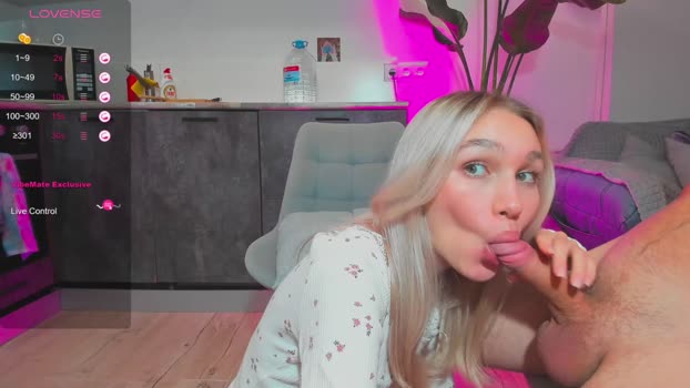 wladilia fuckass Webcam SHOW @ Chaturbate 19-10-2024