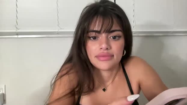 poutyselena kissing Webcam SHOW @ Chaturbate 23-10-2024