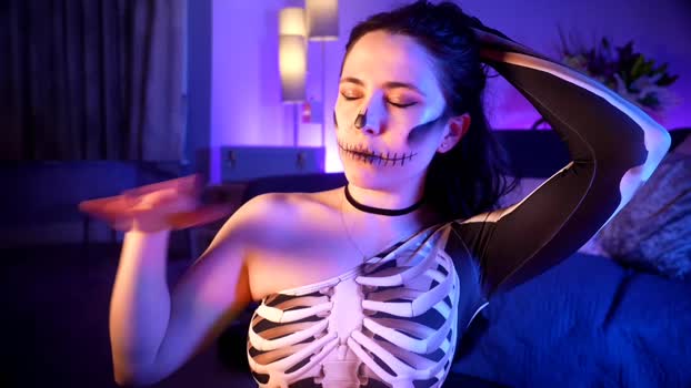 littlee33 playtime Webcam SHOW @ Chaturbate 28-10-2024