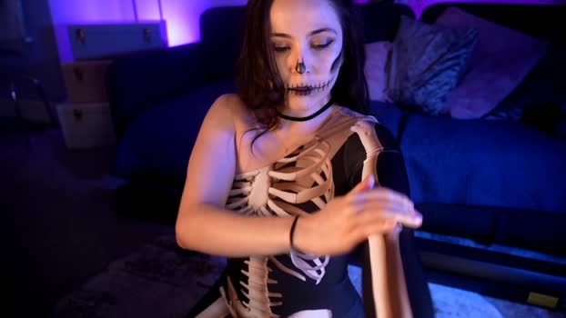 littlee33 fuckpussy Webcam SHOW @ Chaturbate 28-10-2024
