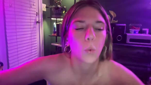 oliviahansleyy kiss Webcam SHOW @ Chaturbate 10-12-2024