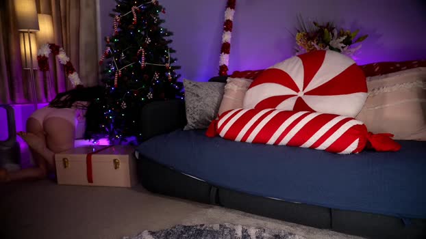 littlee33 kissing Webcam SHOW @ Chaturbate 20-12-2024