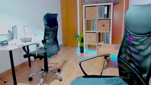 redskyxxx_ show Webcam SHOW @ Chaturbate 21-01-2025