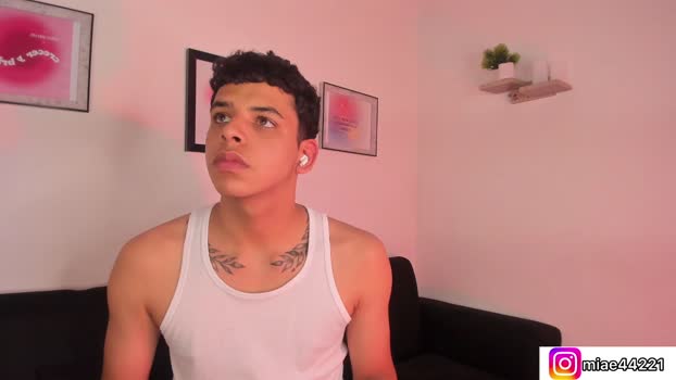_e_m_m_a_1 strip Webcam SHOW @ Chaturbate 01-03-2025