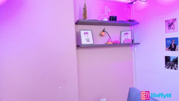 little_effy18_ natural Webcam SHOW @ Chaturbate 03-03-2025