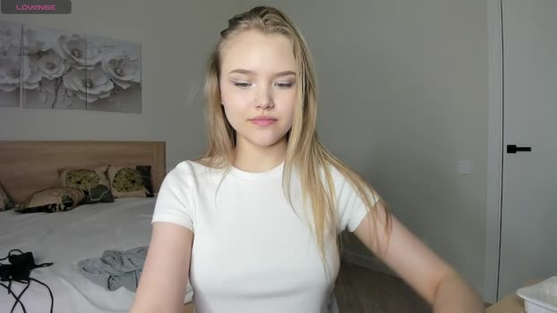 flooora_0 Download Webcam SHOW @ Chaturbate 08-05-2025
