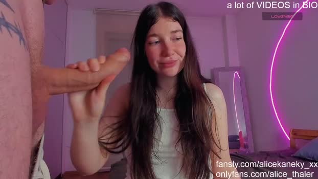 alicekaneky_xx sexyfeet Webcam SHOW @ Chaturbate 25-05-2025