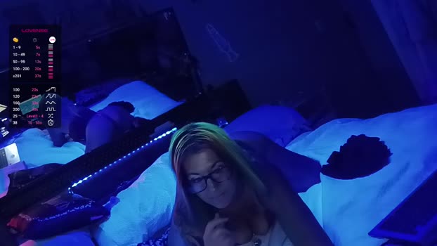 kikilovespartylights horny Webcam SHOW @ Chaturbate 05-06-2025