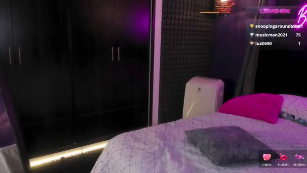 bull_vixen2001 kissing Webcam SHOW @ Chaturbate 01-09-2025