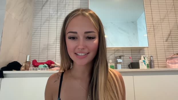 luvlivvyy natural Webcam SHOW @ Chaturbate 25-10-2025
