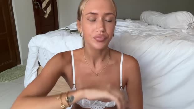 livslifee lickpussy Webcam SHOW @ Chaturbate 02-12-2025