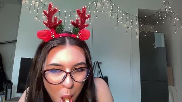 mollyy2006 suckshow Webcam SHOW @ Chaturbate 21-12-2025