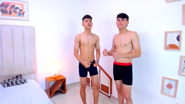 twogirls2boys show Webcam SHOW @ Chaturbate 21-12-2025