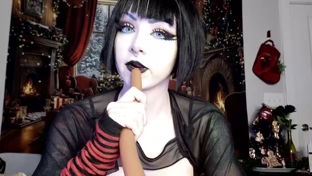 ivey_strigoi bj-dildo Webcam SHOW @ Chaturbate 04-01-2026