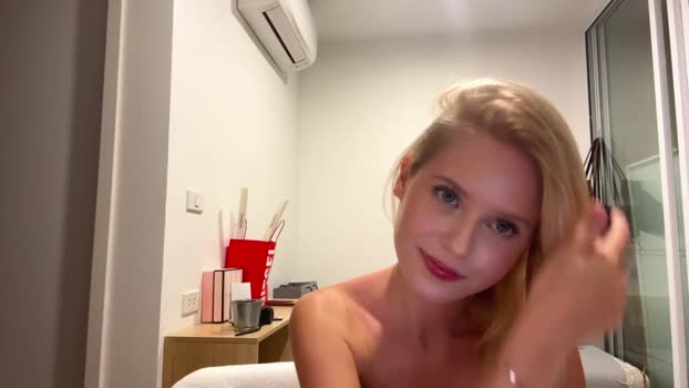 laraineprada analtoy Webcam SHOW @ Chaturbate 19-01-2026