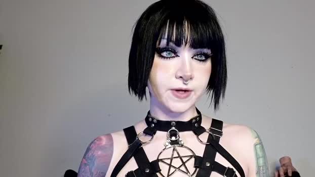 ivey_strigoi show Webcam SHOW @ Chaturbate 21-01-2026