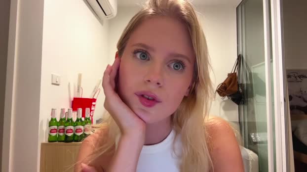laraineprada bigtoys Webcam SHOW @ Chaturbate 26-01-2026