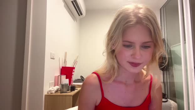 laraineprada fuckme Webcam SHOW @ Chaturbate 01-02-2026