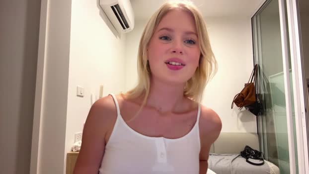 laraineprada lovense Webcam SHOW @ Chaturbate 02-02-2026
