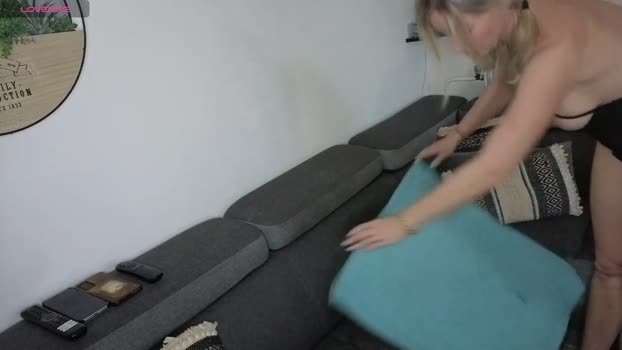 laratonydusud lick Webcam SHOW @ Chaturbate 24-02-2026