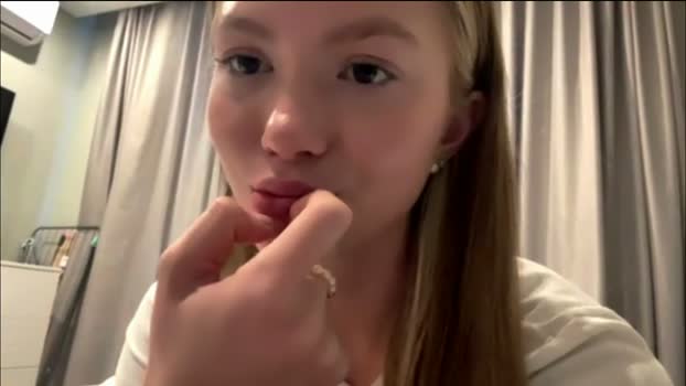 assuntachaples lickpussy Webcam SHOW @ Chaturbate 04-04-2026