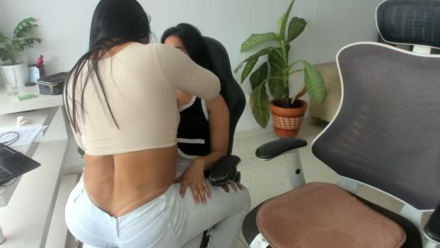emillybrowm toys Webcam SHOW @ Chaturbate 10-04-2026
