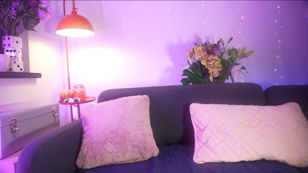 littlee33 kissing Webcam SHOW @ Chaturbate 11-04-2026