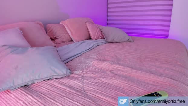 emilyortiz_ spank Webcam SHOW @ Chaturbate 15-04-2026